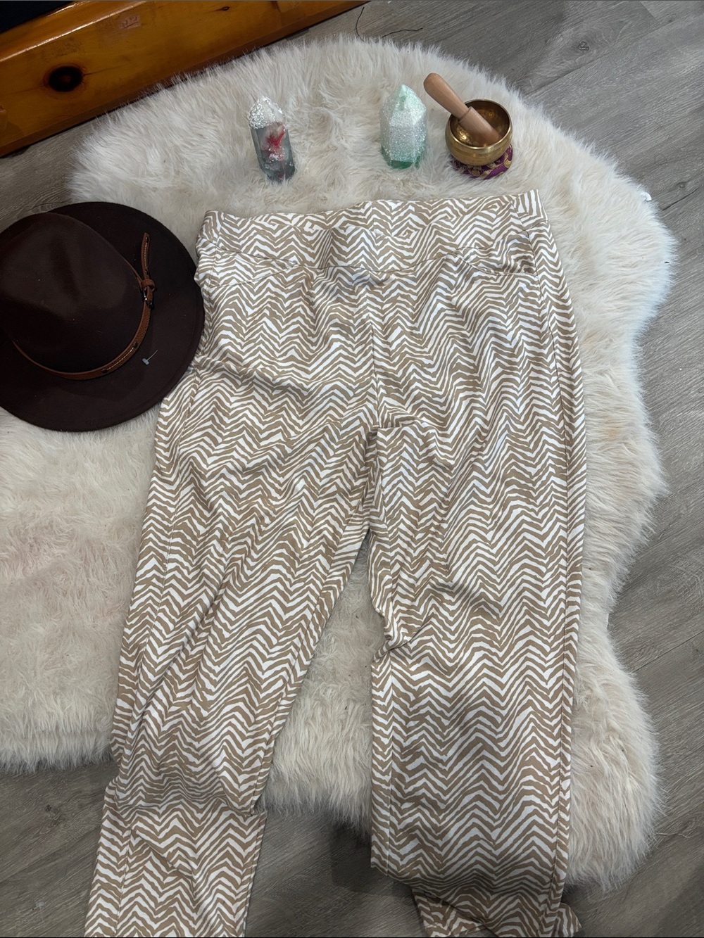 Beige & White Chevron Lounge Pants